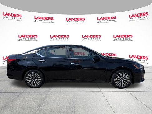 Used 2023 Nissan Altima 2.5 SV image 2
