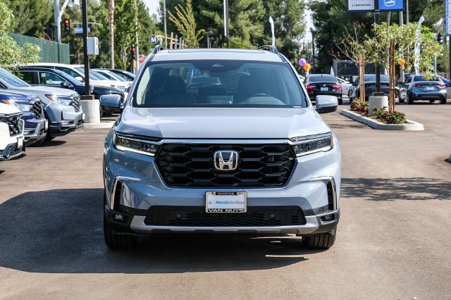 New 2025 Honda Pilot Touring image 2