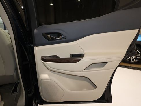 Certified 2022 GMC Acadia Denali w/ Denali Ultimate Package image 22