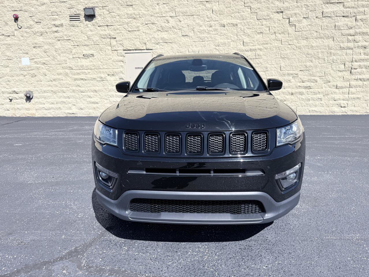 Used 2018 Jeep Compass Latitude w/ Popular Equipment Group AWD/4WD image 8