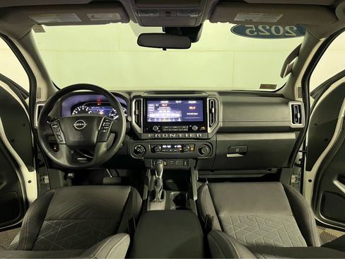 Used 2025 Nissan Frontier SV w/ SV Convenience Package AWD/4WD image 10