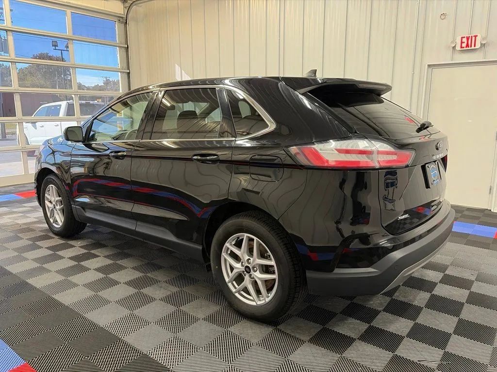 Used 2024 Ford Edge SEL AWD/4WD image 6