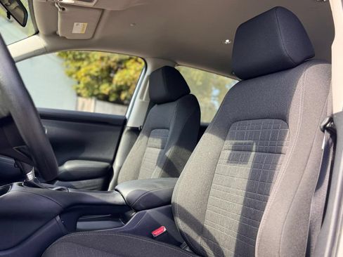 Used 2024 Honda HR-V LX image 17