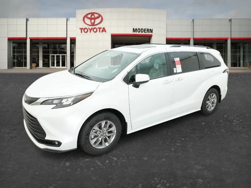New 2026 Toyota Sienna XLE FWD image 1