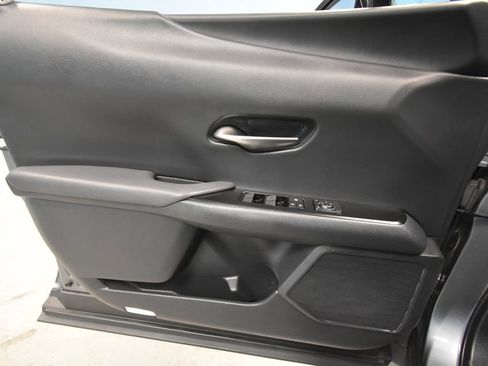 Used 2019 Lexus UX 250h image 4