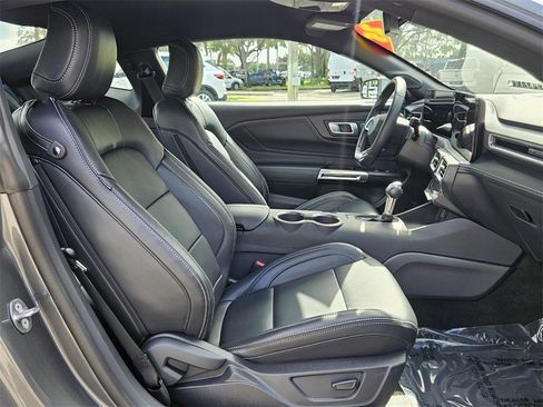 Used 2025 Ford Mustang Premium image 9