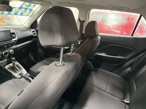 Used 2023 Hyundai Venue SEL w/ Cargo Package image 15