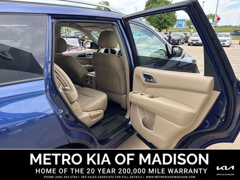 Used 2017 Nissan Pathfinder SV w/ SV Cold Weather Package AWD/4WD image 29