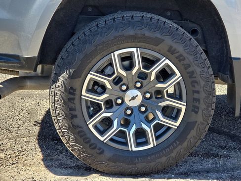 Used 2024 Chevrolet Colorado Z71 w/ Z71 Convenience Package 2 image 5