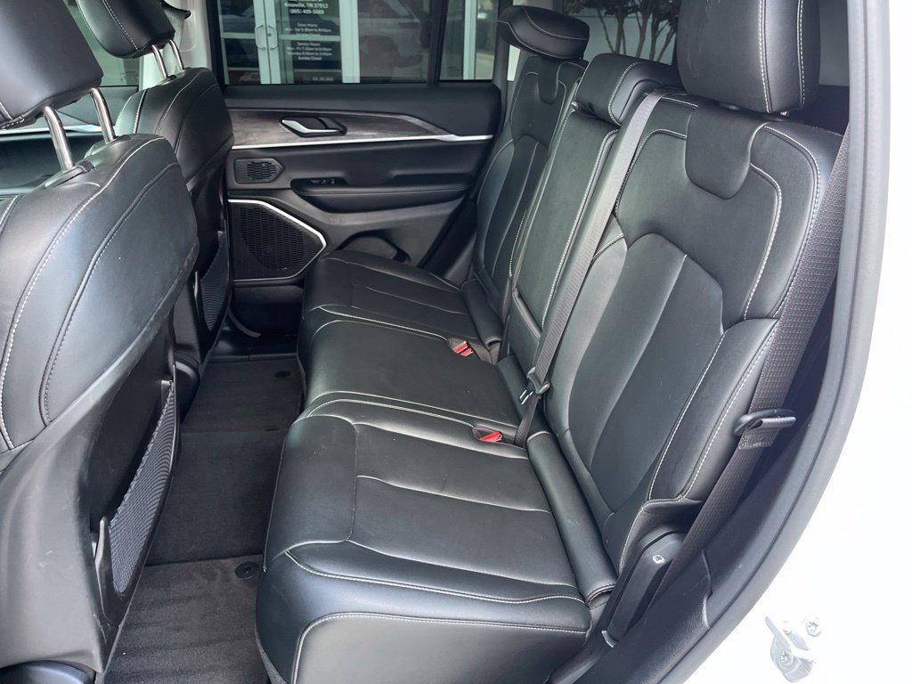 Used 2023 Jeep Grand Cherokee Limited AWD/4WD image 17