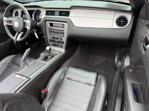 Used 2011 Ford Mustang GT Premium w/ Comfort Pkg RWD image 13