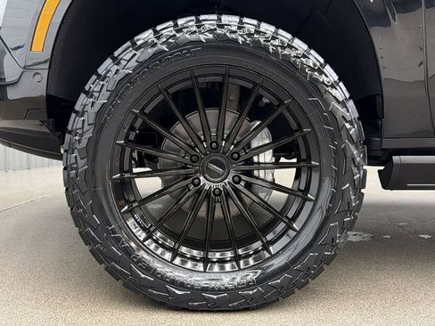Used 2026 GMC Yukon AT4 Ultimate w/ LPO, Floor Liner Package AWD/4WD image 9