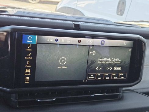 Used 2025 Jeep Wrangler Unlimited Sahara image 26