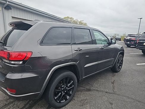 Used 2021 Jeep Grand Cherokee Laredo X AWD/4WD image 5