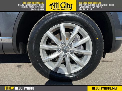 Used 2016 Volkswagen Touareg Sport image 29