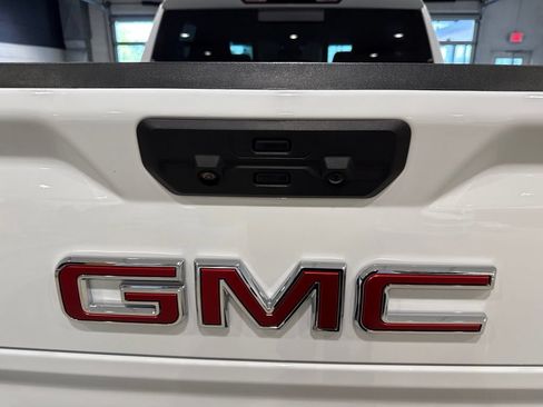 Used 2023 GMC Sierra 1500 AT4 w/ AT4 Premium Package AWD/4WD image 9