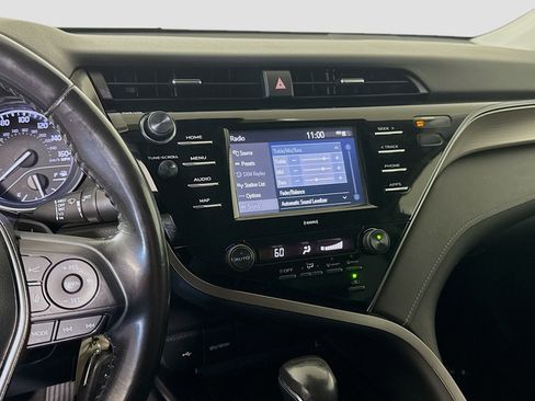 Used 2020 Toyota Camry SE FWD image 18