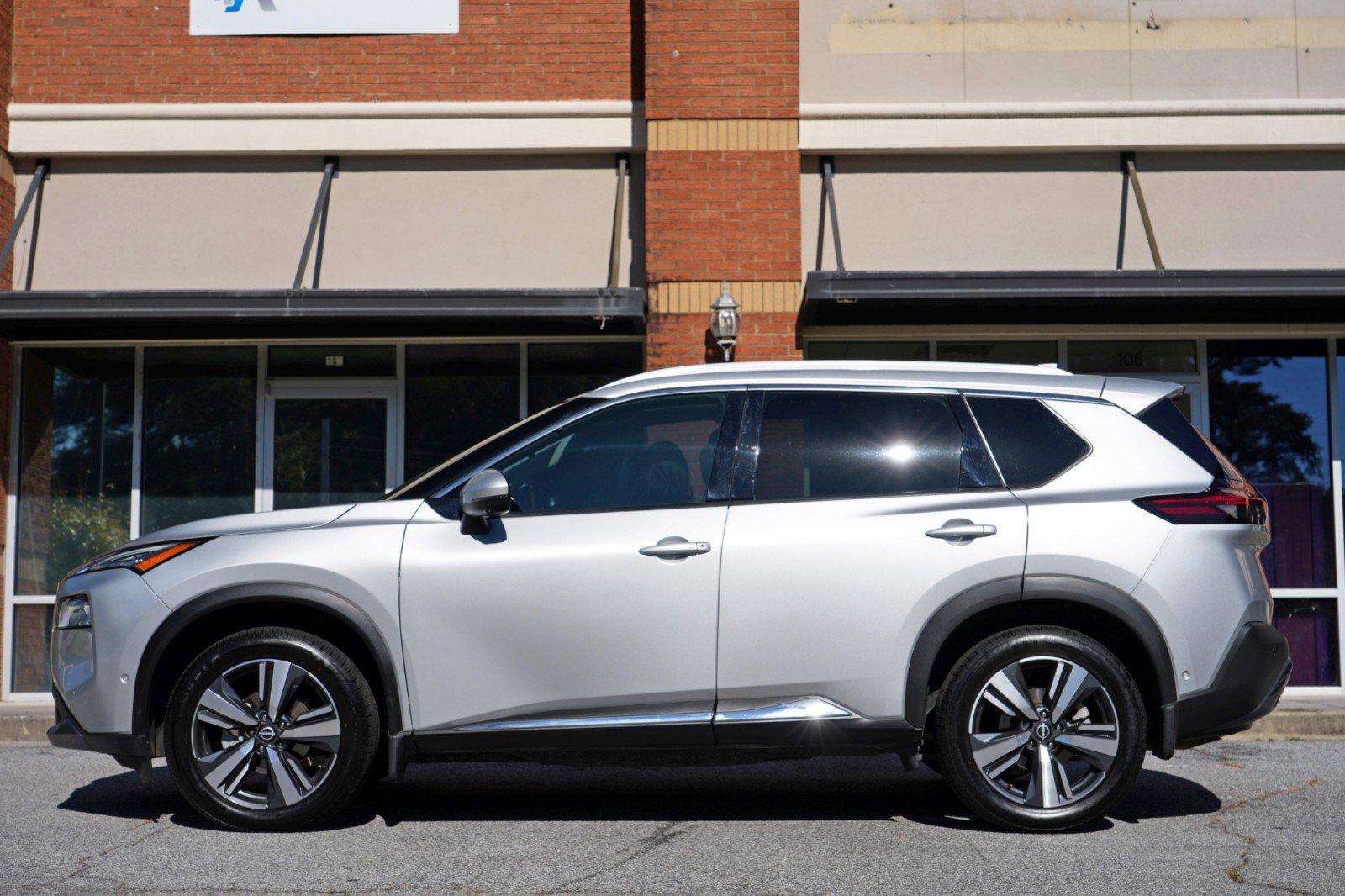 Used 2023 Nissan Rogue SL w/ SL Premium Package FWD image 8