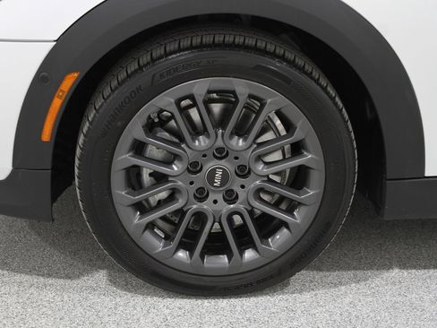 Certified 2025 MINI Cooper S image 21