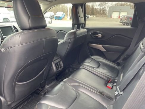 Used 2017 Jeep Cherokee Limited image 13