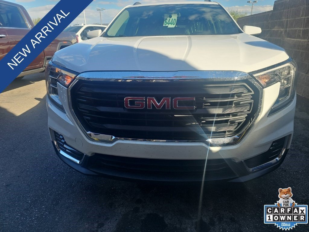 Certified 2024 GMC Terrain SLE w/ Driver Convenience Package FWD image 2