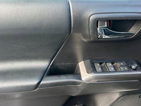 Used 2023 Toyota Tacoma Limited image 11