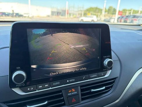 Certified 2025 Nissan Altima 2.5 S FWD image 18