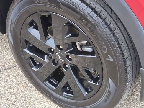 Used 2023 Kia Sorento S image 14