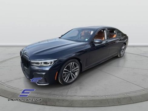 Used 2022 BMW 750i xDrive w/ Executive Package image 3