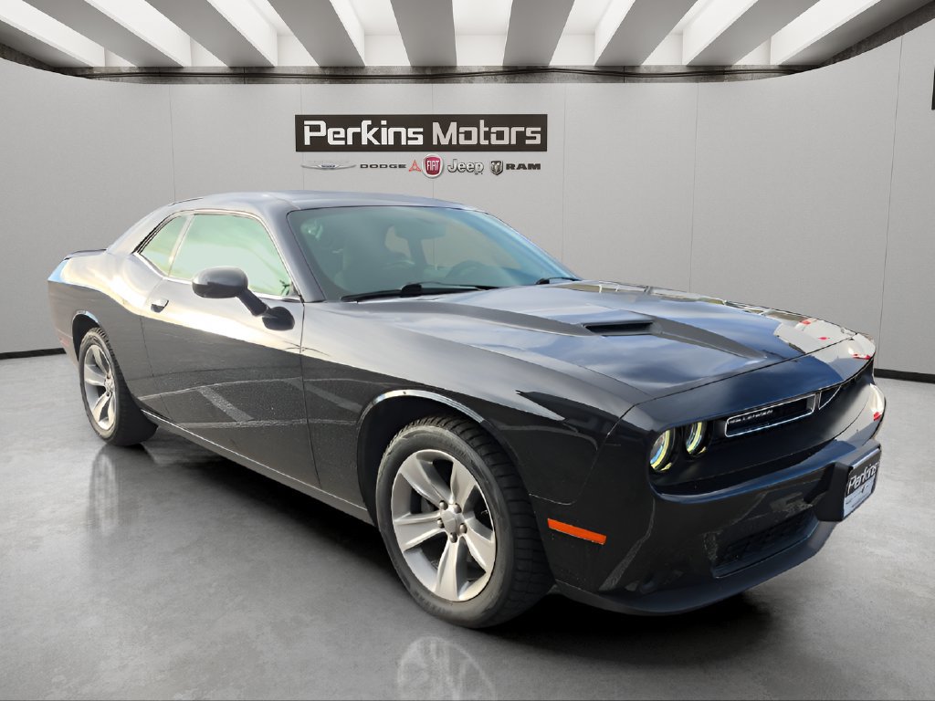 Used 2018 Dodge Challenger SXT RWD image 8