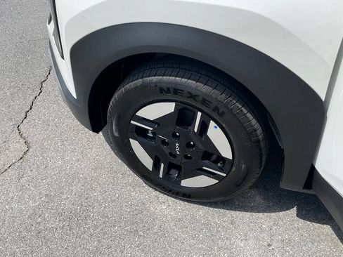 New 2027 Kia Seltos LX FWD image 33