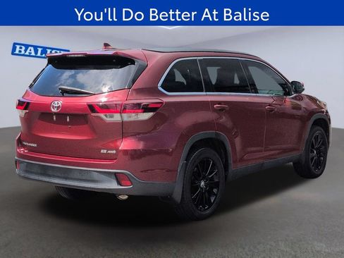 Used 2019 Toyota Highlander SE w/ Carpet Mat Package (TMS) AWD/4WD image 4