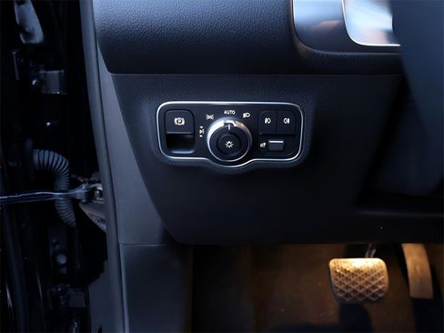 New 2025 Mercedes-Benz GLB 250 4MATIC image 35