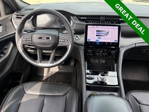 Used 2025 Jeep Grand Cherokee Limited w/ Luxury Tech Group II image 14