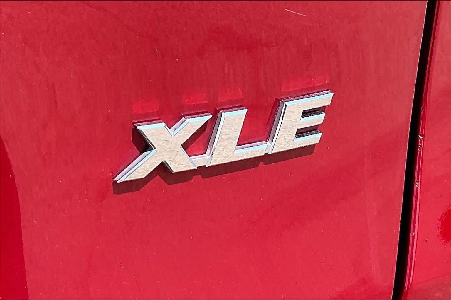 Used 2025 Toyota RAV4 XLE FWD image 10
