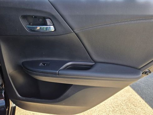 Used 2015 Honda Accord Touring image 15