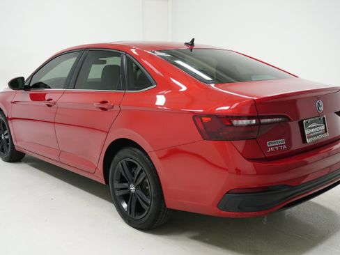 Used 2024 Volkswagen Jetta SE image 6
