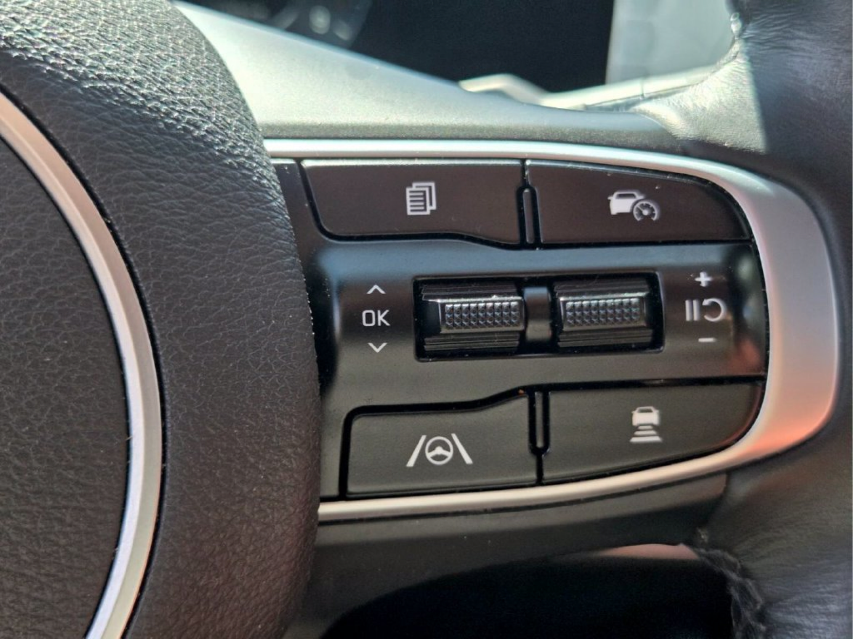 Certified 2025 Kia Sportage SX FWD image 29