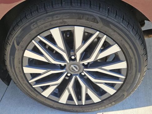 Used 2025 Nissan Altima 2.5 SV FWD image 40