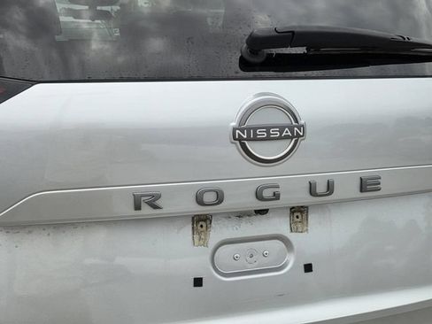 Used 2024 Nissan Rogue S FWD image 11