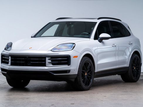 Used 2024 Porsche Cayenne AWD/4WD image 3