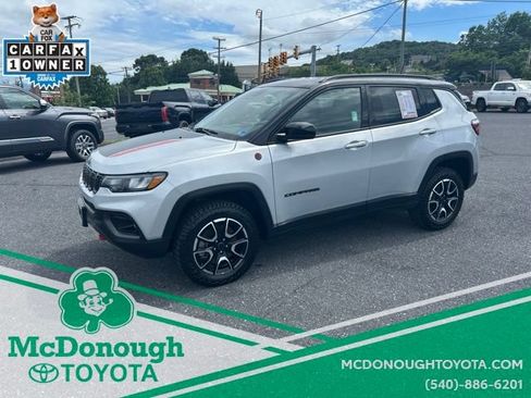Used 2025 Jeep Compass Trailhawk AWD/4WD image 1
