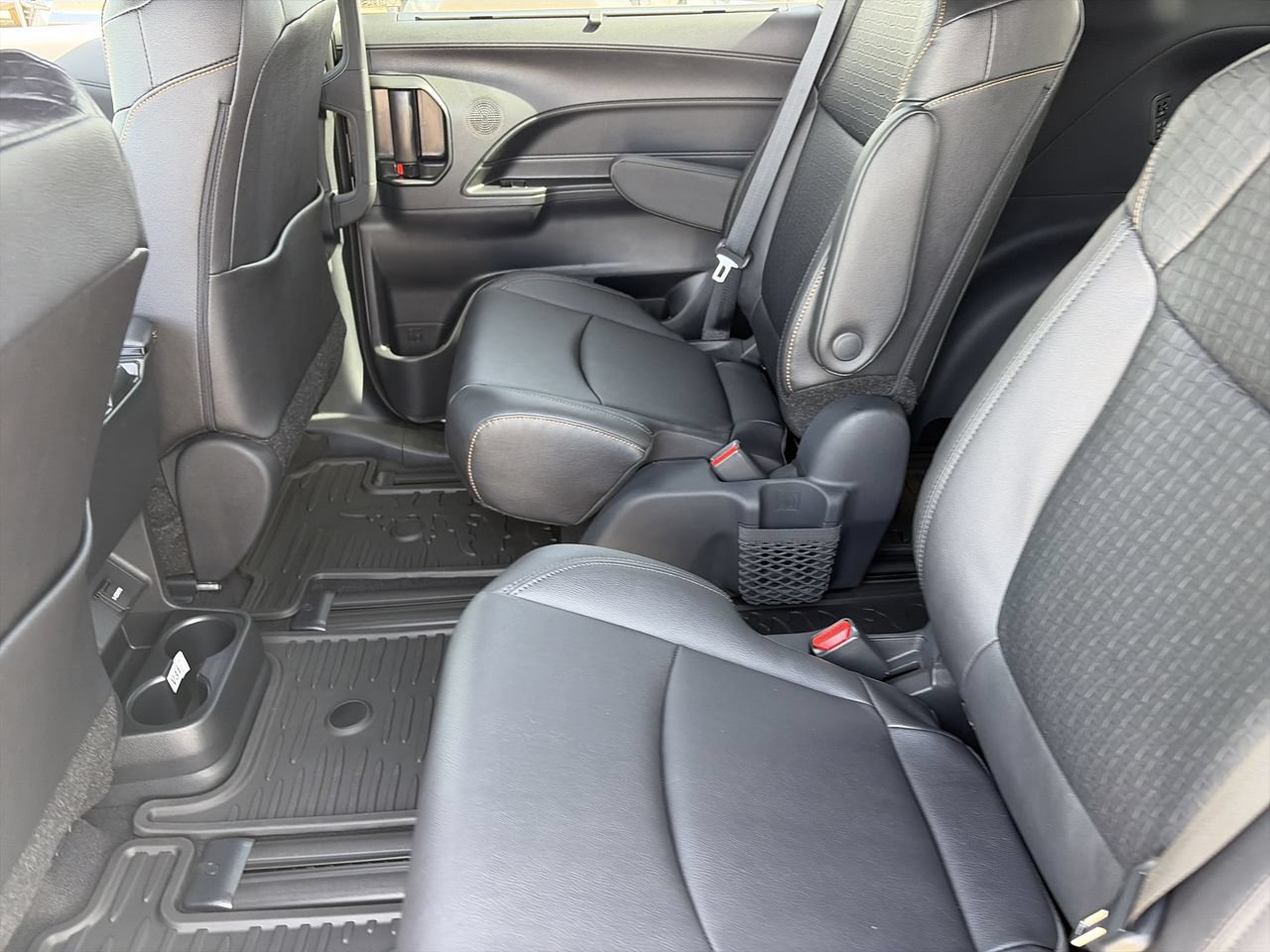 New 2026 Toyota Sienna XLE Woodland Edition AWD/4WD image 21
