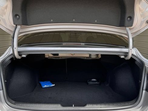 Certified 2025 Hyundai Elantra Limited FWD image 17