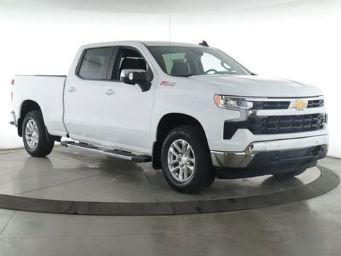 Used 2024 Chevrolet Silverado 1500 LT AWD/4WD image 2