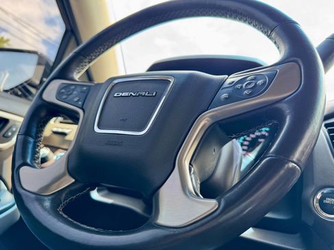Used 2019 GMC Yukon XL Denali w/ Denali Ultimate Package AWD/4WD image 14