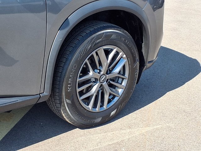 Used 2024 Nissan Rogue S AWD/4WD image 23