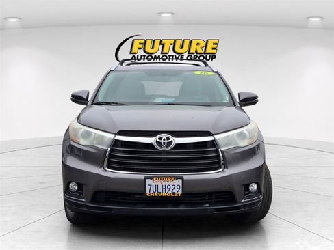 Used 2016 Toyota Highlander XLE image 2