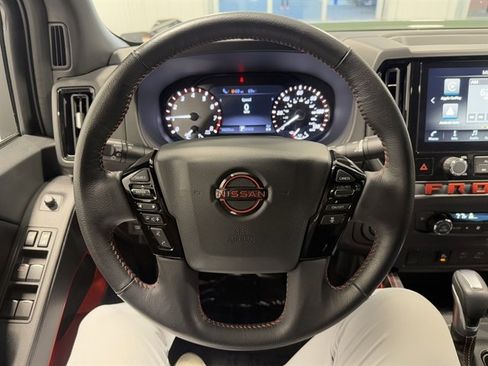 Used 2025 Nissan Frontier PRO-4X image 28