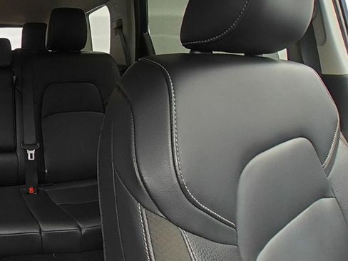 Used 2025 Nissan Pathfinder SL image 25